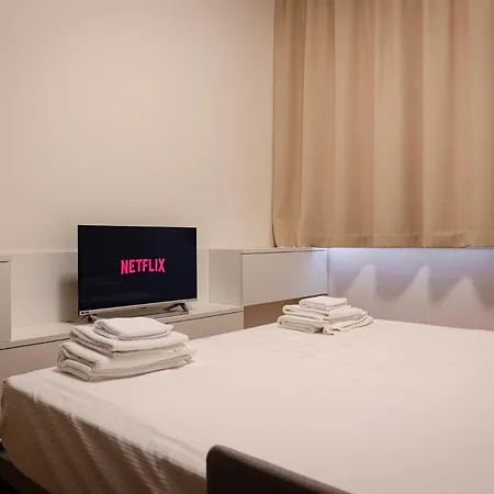 Ugo Bassi Lux Apartament *